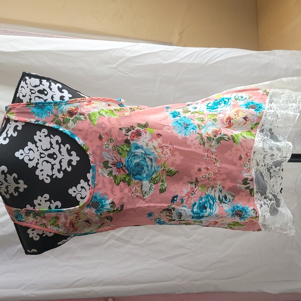 Floral top - Picture 2 of 3